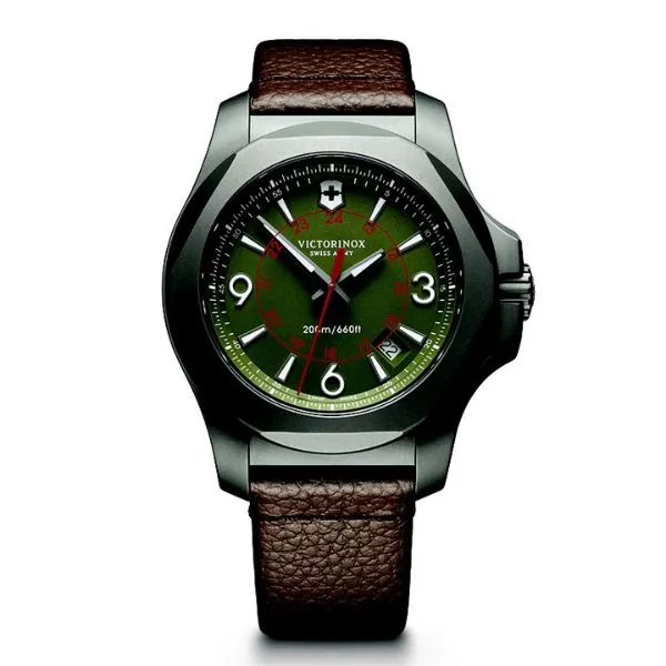 Victorinox Swiss Army I.N.O.X. Titanium 43mm en Cuero Marrón